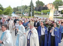 ▲	Biskup senior Kazimierz Górny przewodniczył Mszy św. i procesji fatimskiej.
