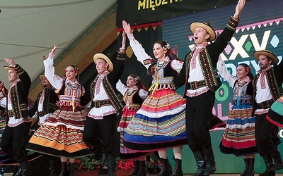 Muszla koncertowa Ogrodu Saskiego gościła rodzime zespoły folklorystyczne.