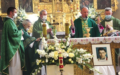 ▼	Eucharystii przewodniczył bp Marek Solarczyk.
