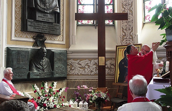 ▲	Eucharystia sprawowana była w kaplicy MB Częstochowskiej w radomskiej katedrze.