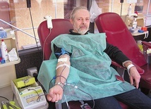 Krwiodawcy mogą przyjść nie tylko do stacji krwiodawstwa, ale także  do mobilnych ambulansów. 