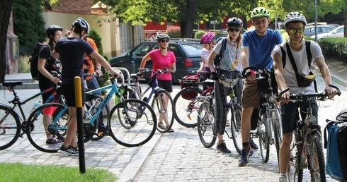 Rowerem do Mamy. Salezjańska Pielgrzymka Rowerowa z Wrocławia na Jasną Górę