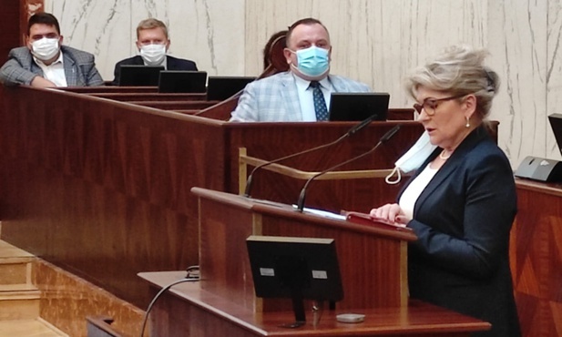 Katowice. Okrągły stół w sprawie szpitala w Rybniku. Dyrektor Ewa Fica: wołam SOS!