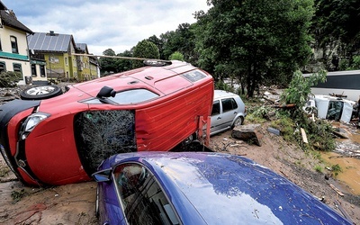 Ulewne deszcze w Niemczech spowodowały katastrofalną powódź, która zniszczyła budynki i zmiotła samochody. 
15.07.2021  Schuld, Niemcy