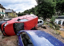 Ulewne deszcze w Niemczech spowodowały katastrofalną powódź, która zniszczyła budynki i zmiotła samochody. 
15.07.2021  Schuld, Niemcy