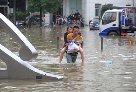 Chiny: Tragedia w zalanym metrze