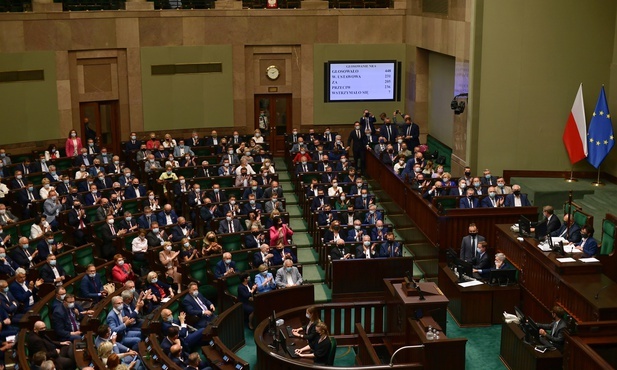 Premier: Będziemy bronić prawa naszej młodzieży do nauki bez lewackiej indoktrynacji
