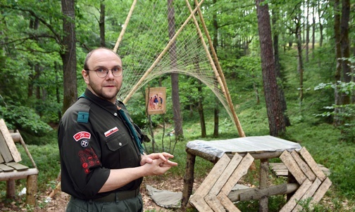 "W lesie" nie zawsze znaczy "z tyłu"