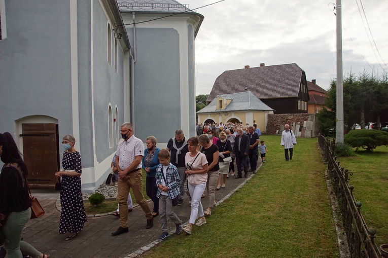 Odpust z biskupem u Marii Magdaleny w Ścinawce Średniej
