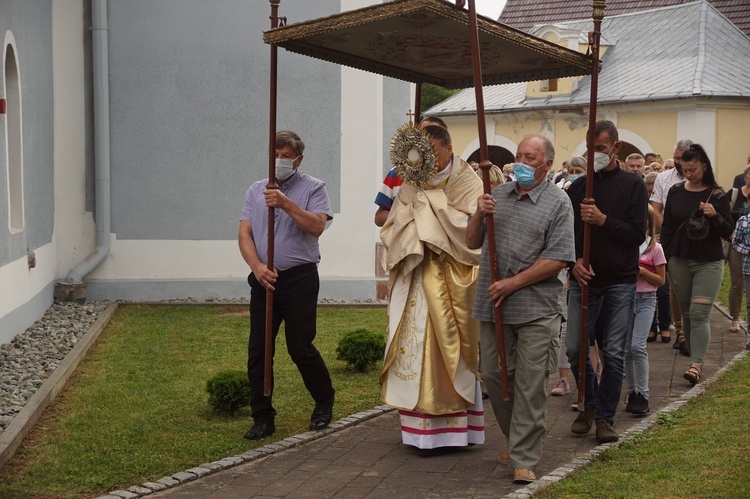 Odpust z biskupem u Marii Magdaleny w Ścinawce Średniej