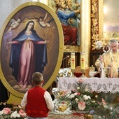Mszę św. na powitanie obrazu MB Łaskawej sprawował ks. Tadeusz Pietrzyk, dziekan istebniański.