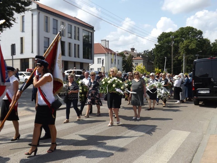 Przasnysz. Pogrzeb ks. prał. Tadeusza Niestępskiego