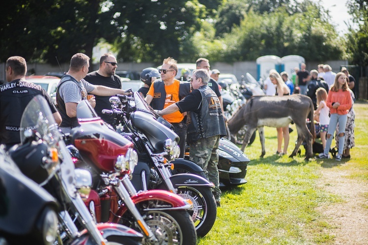 Parada motocyklowa i poświęcenie pojazdów w Marcinowicach