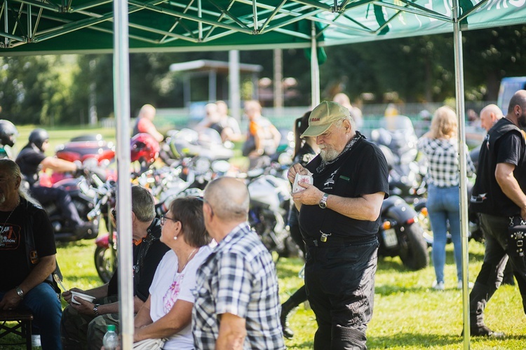 Parada motocyklowa i poświęcenie pojazdów w Marcinowicach