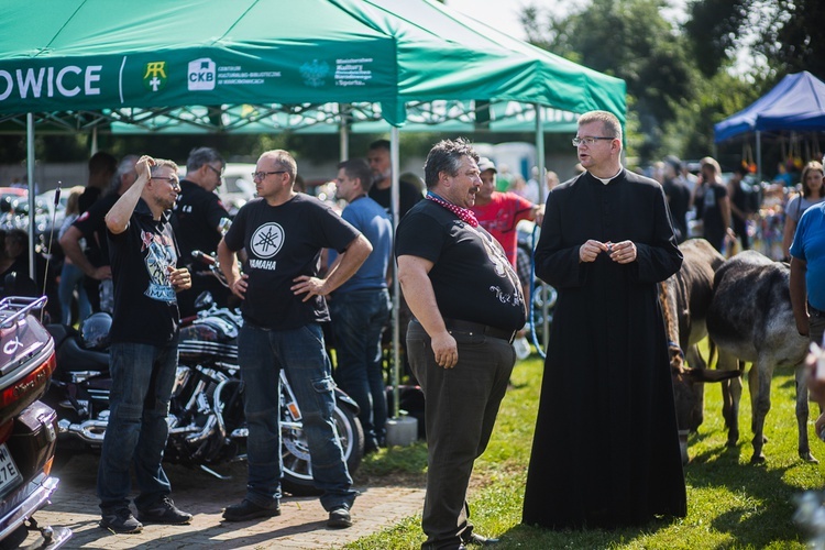 Parada motocyklowa i poświęcenie pojazdów w Marcinowicach