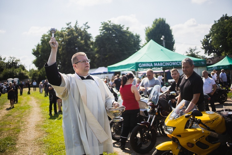 Parada motocyklowa i poświęcenie pojazdów w Marcinowicach