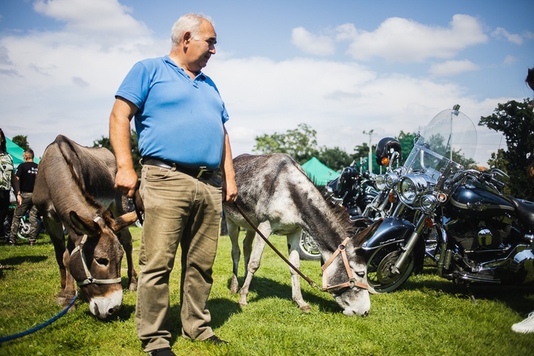 Parada motocyklowa i poświęcenie pojazdów w Marcinowicach