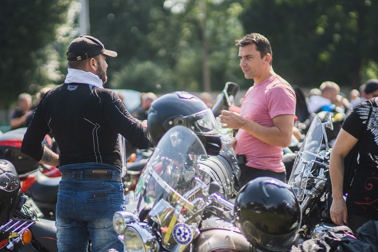 Parada motocyklowa i poświęcenie pojazdów w Marcinowicach