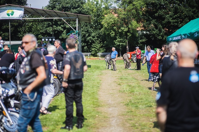 Parada motocyklowa i poświęcenie pojazdów w Marcinowicach