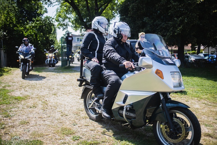 Parada motocyklowa i poświęcenie pojazdów w Marcinowicach