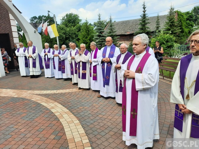 Pogrzeb ks. Jana Wnuka-Lipińskiego