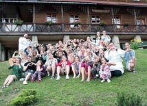 ▲	W tym roku grupy są mniej liczne – ich uczestnicy są bardzo zadowoleni z wyjazdów po roku spotkań online.