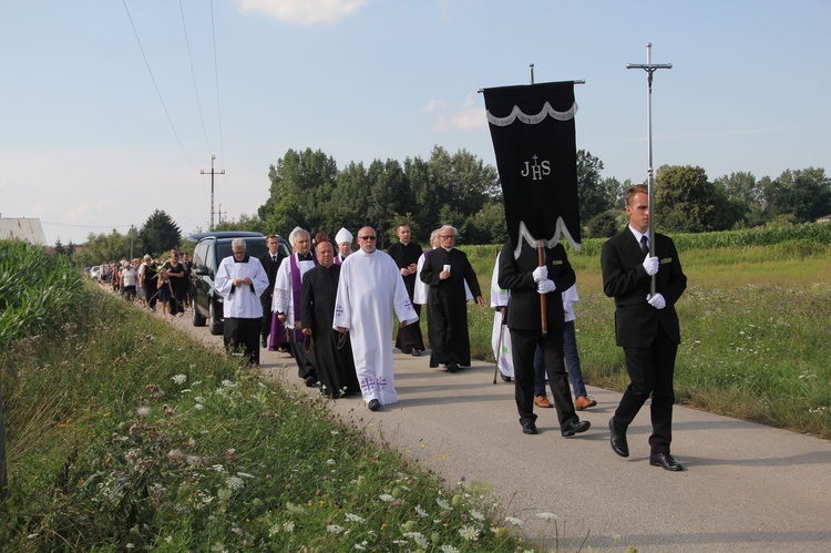 Wola Rogowska. Pogrzeb śp. ks. Teodora Szarwarka