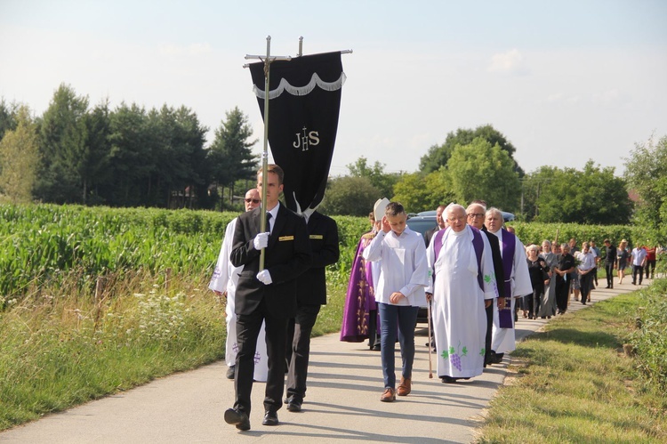 Wola Rogowska. Pogrzeb śp. ks. Teodora Szarwarka