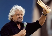 Beppe Grillo, najpopularniejszy w latach 90. włoski komik, założył Ruch Pięciu Gwiazd, który osiągnął nieoczekiwanie doskonały wynik w wyborach.