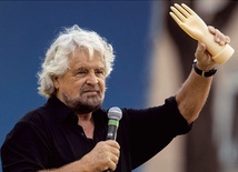 Beppe Grillo, najpopularniejszy w latach 90. włoski komik, założył Ruch Pięciu Gwiazd, który osiągnął nieoczekiwanie doskonały wynik w wyborach.