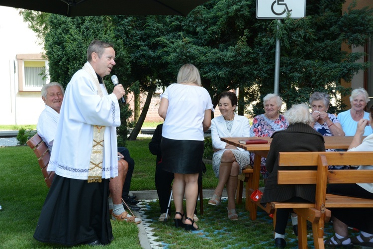 Gorzów Śląski. Poświęcenie busa dla seniorów