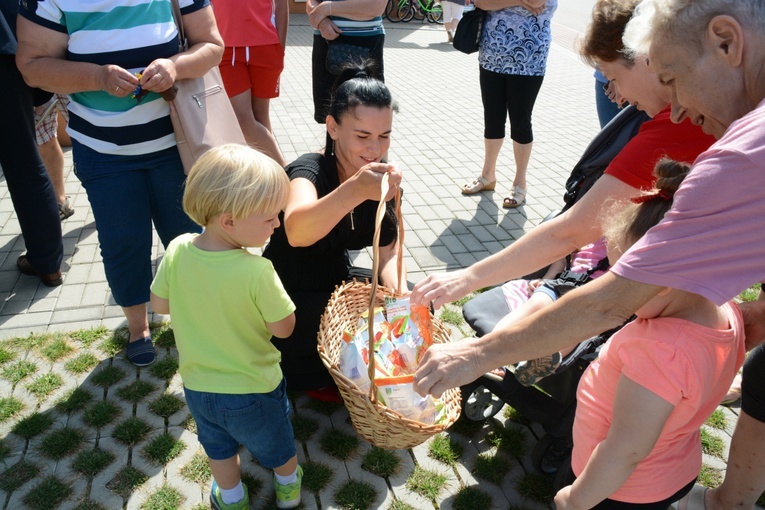 Gorzów Śląski. Poświęcenie busa dla seniorów