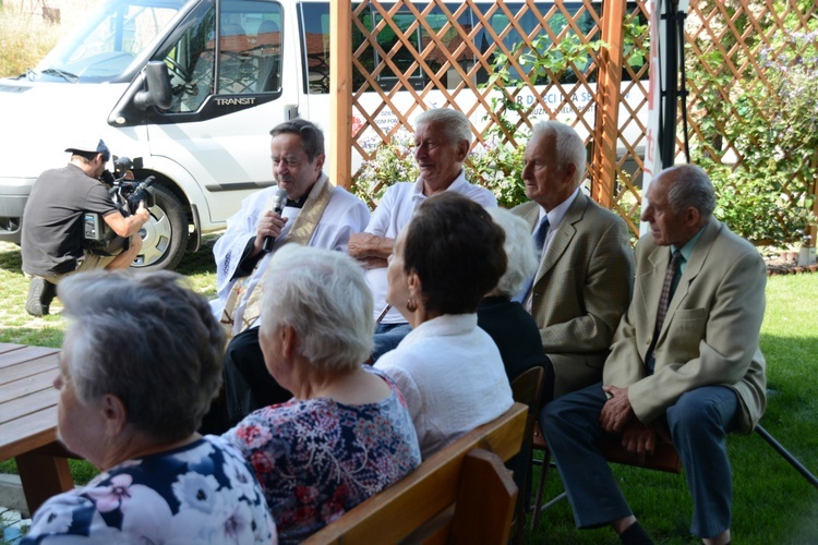 Gorzów Śląski. Poświęcenie busa dla seniorów