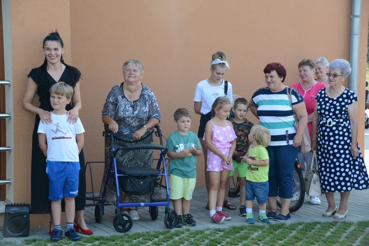 Gorzów Śląski. Poświęcenie busa dla seniorów