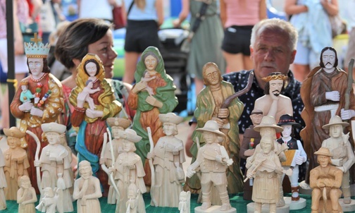 Rzeźby św. Jakuba i obrazy prezentowali podczas Święta artyści: Zdzisław Kozłowski i Urszula Klimek.