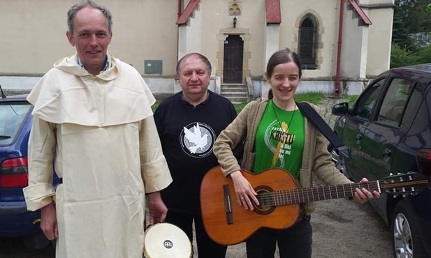 Misja w czeskim Tanvaldzie. Ze skrzydlatym Wikarym