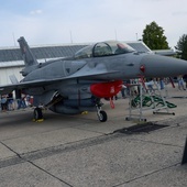 W pokazie statycznym i powietrznym będzie można oglądać między innymi wielozadaniowy myśliwiec F-16.