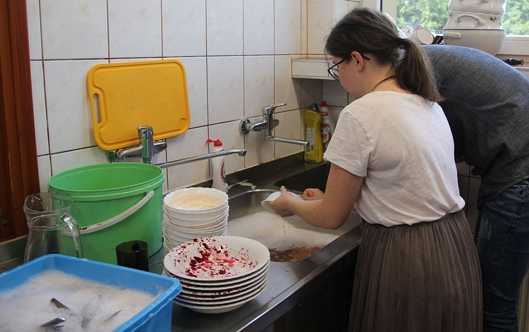 W Zagórniku oazowicze spotkali się z biskupem Piotrem Gregerem 