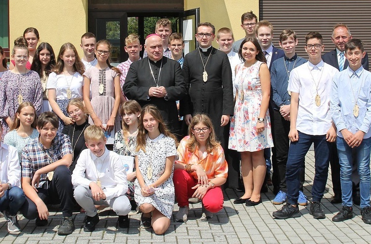 W Zagórniku oazowicze spotkali się z biskupem Piotrem Gregerem 