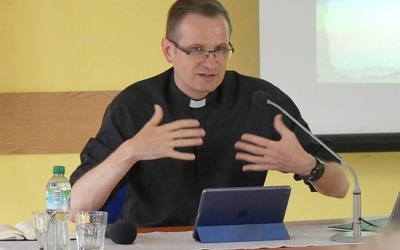 Ks. dr Marcin Kowalski w fascynujący sposób opowiedział w Ustroniu-Hermanicach o św. Pawle i jego listach.