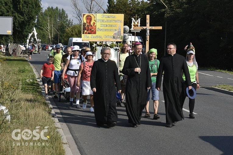 Pierwszego dnia pielgrzymki pątników odprowadzi bp Adam Bałabuch.