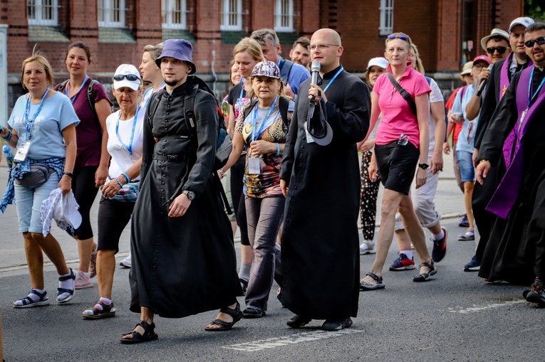 Kolejny dzień pielgrzymowania