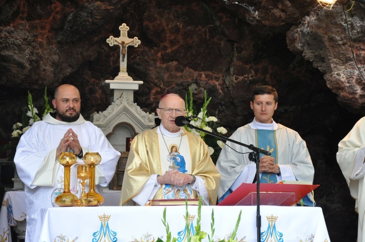 Słodka czy gorzka służba?