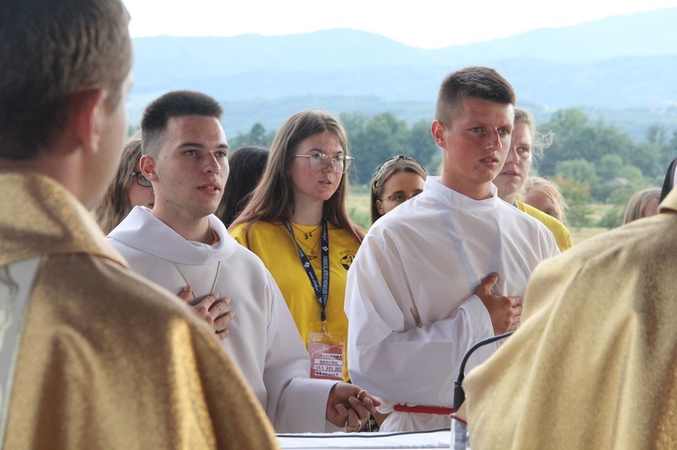 Stary Sącz. Obóz stypendystów Fundacji "Dzieło Nowego Tysiąclecia"