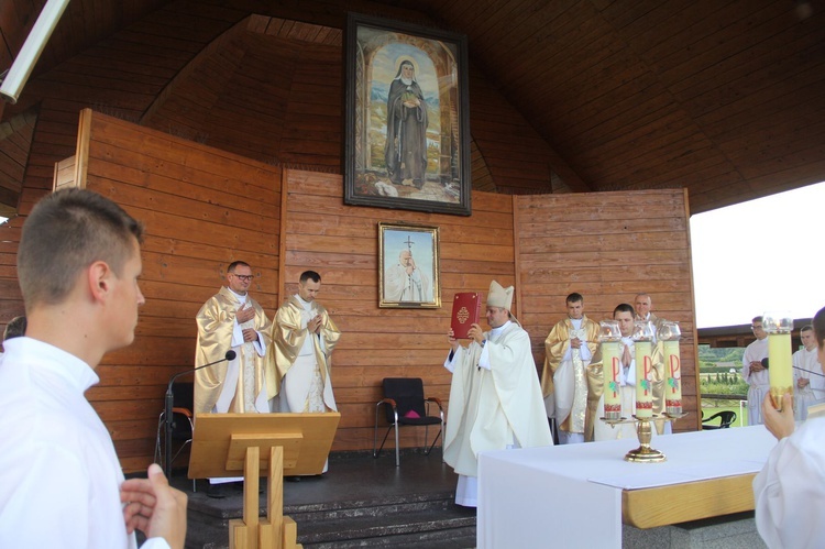 Stary Sącz. Obóz stypendystów Fundacji "Dzieło Nowego Tysiąclecia"