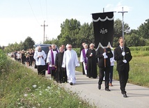 ▲	Kapłan został pochowany w rodzinnym grobowcu na cmentarzu w Woli Rogowskiej.