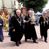 ▲	Brzeskie botafumeiro – dar rzemieślników diecezji tarnowskiej.