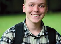 – Modlimy się, słuchamy katechez i mamy też czas na spacery po górach – mówi Michał.