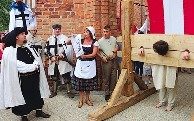 ▲	Inscenizacje i zabawy historyczne to stały element pasłęckiej imprezy.