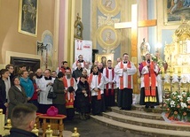 Peregrynacja symboli ŚDM w kwietniu 2015 roku. Na zdjęciu nawiedzenie kościoła w Jedlińsku.